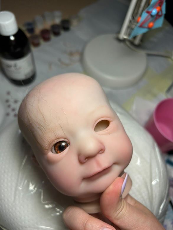 Bebé reborn olhos azuis ou castanhos por encomenda