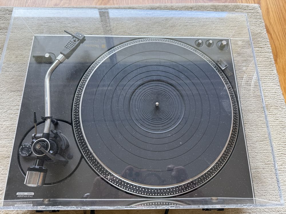 Gira-discos Technics SL-1710