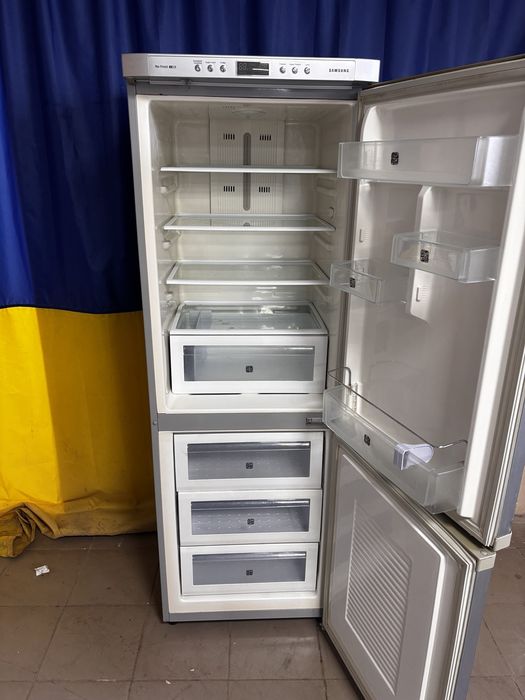 Холодильник Samsung no frost RL33BM1