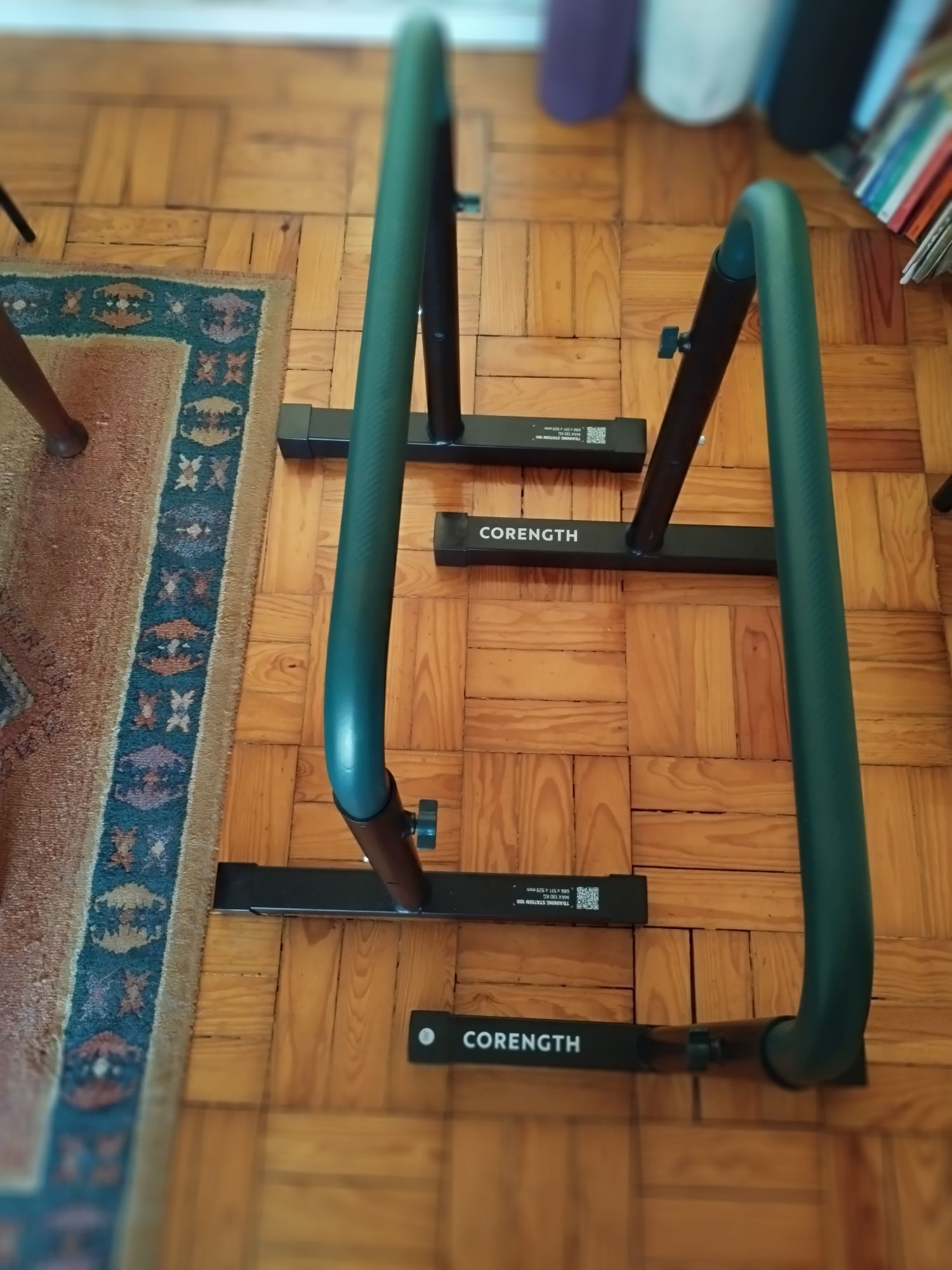 Barras paralelas ajustáveis