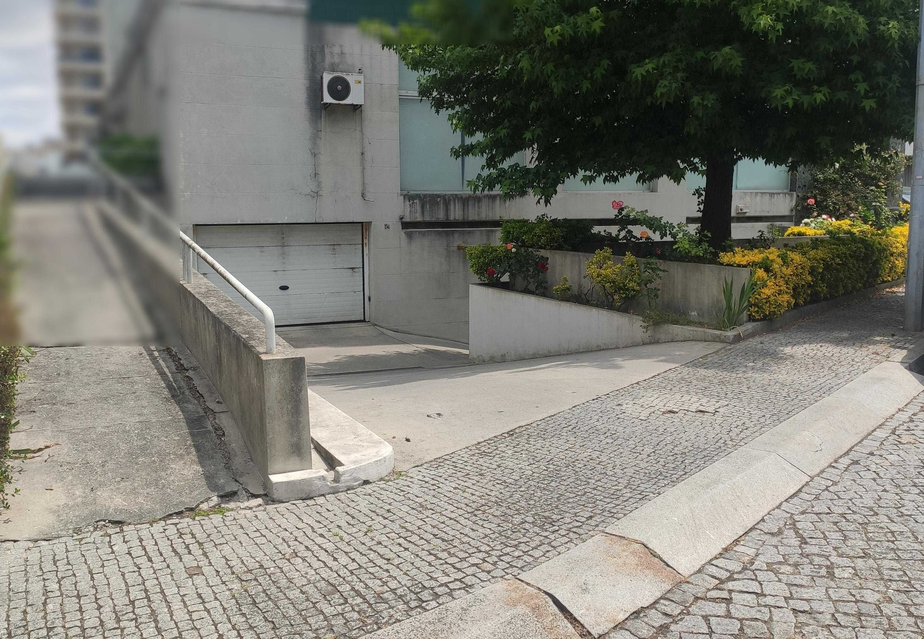 Garagem à venda na travessa Fernando Namora
