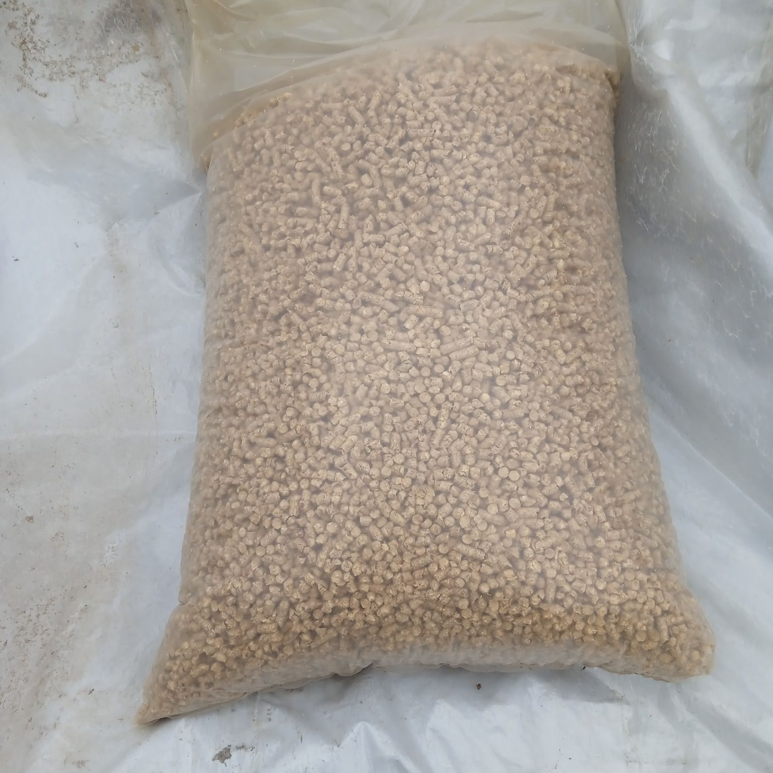 Pellet sosnowy A1 Din premium  twardy czysty 975 kg pelet