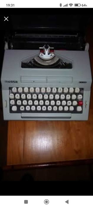 Máquina de escrever MESSA 3002