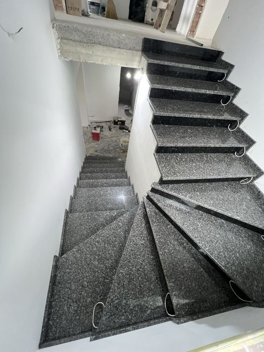 Сходи природній камінь