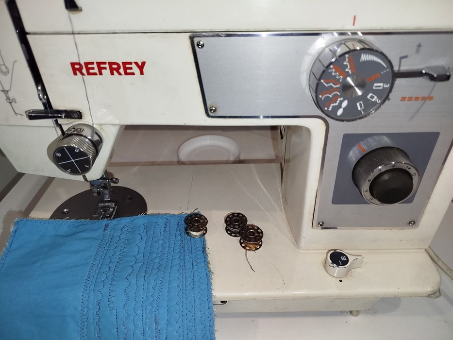 Máquina de costura refrey
