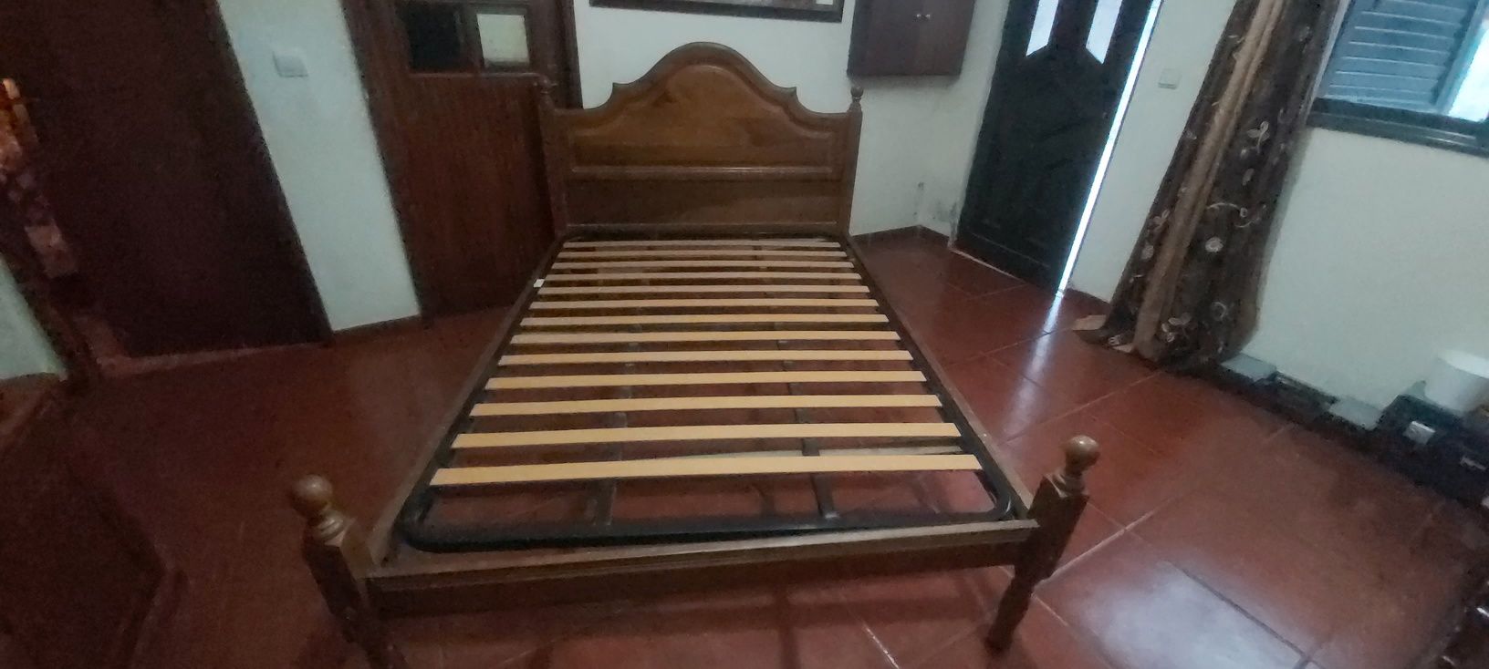 Cama casal com colchao elétrico em bom estado