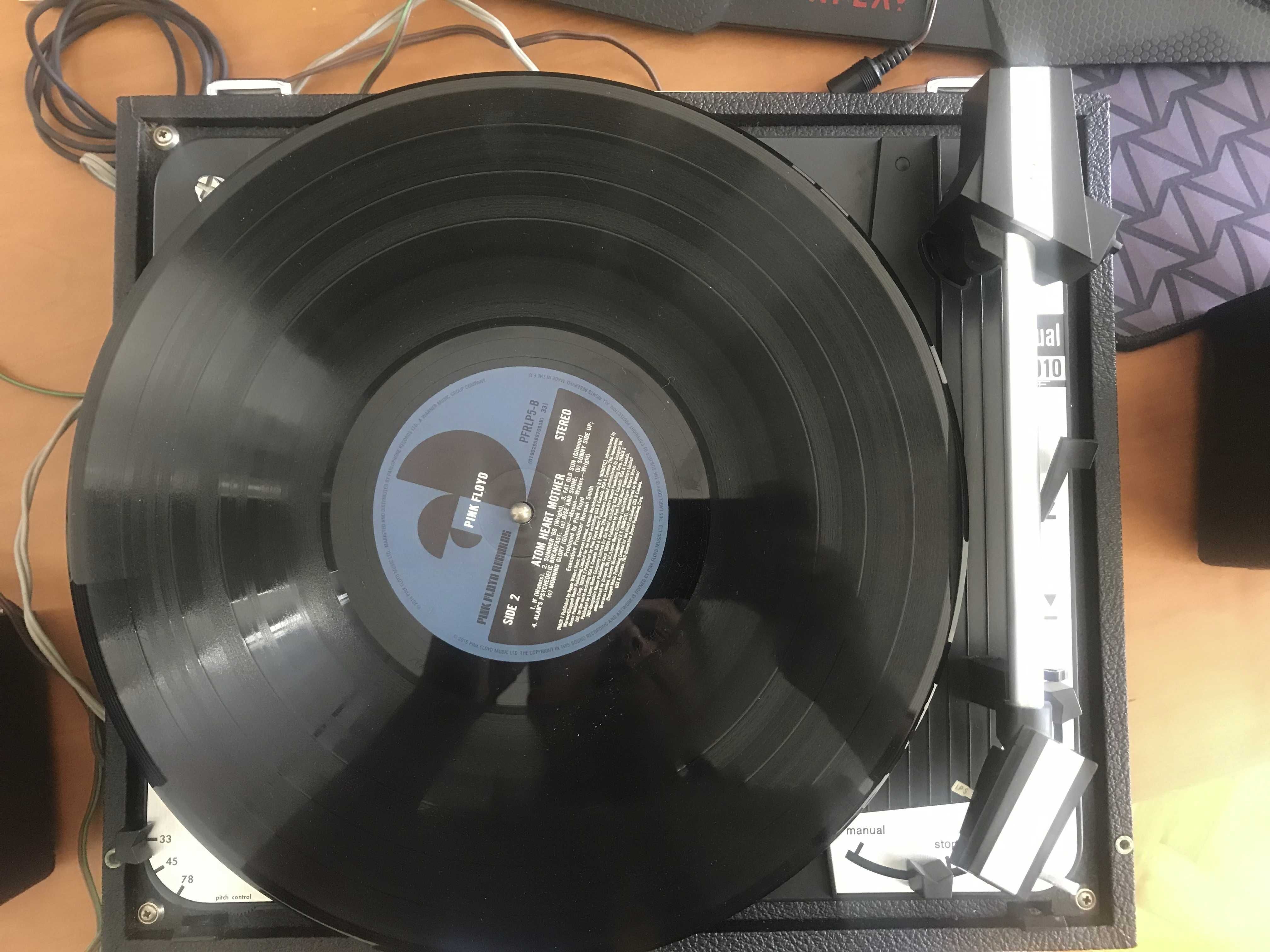 Gira discos aparelhagem portátil  Dual. Muito rara. Type P41F.