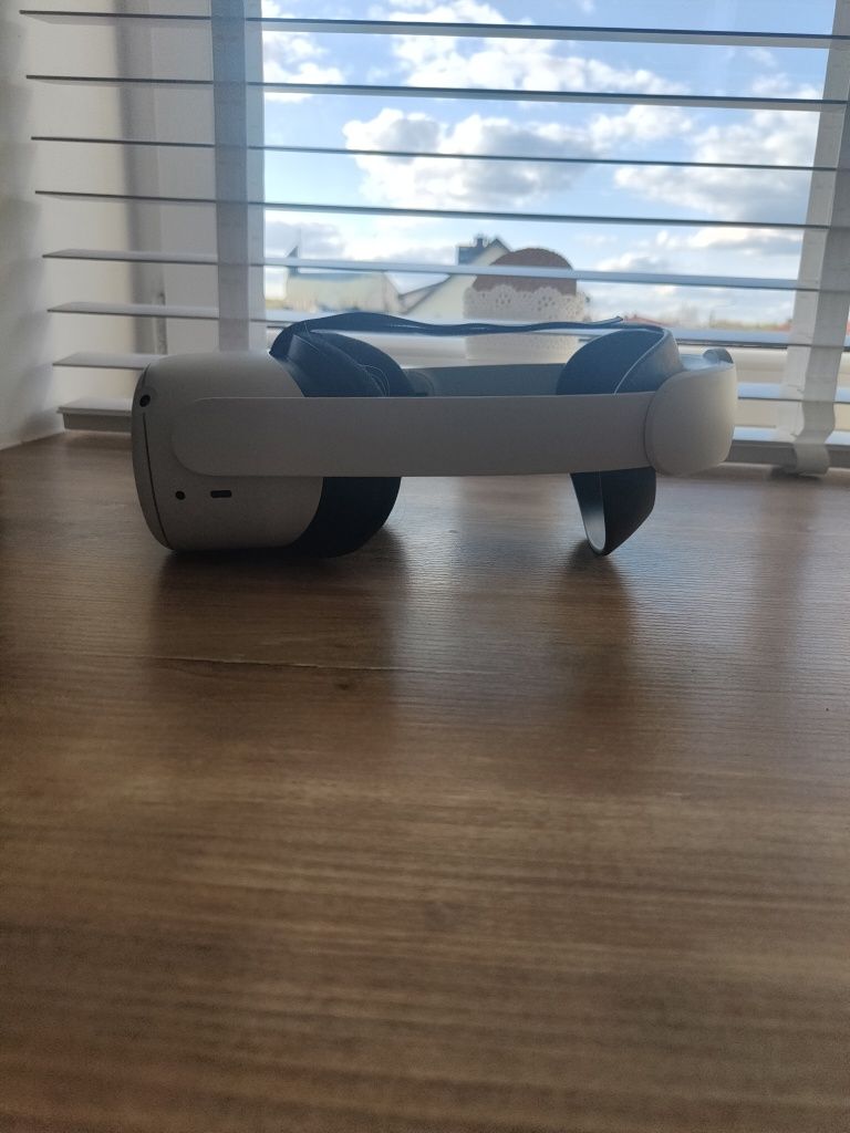 Sprzedam oculus quest 2