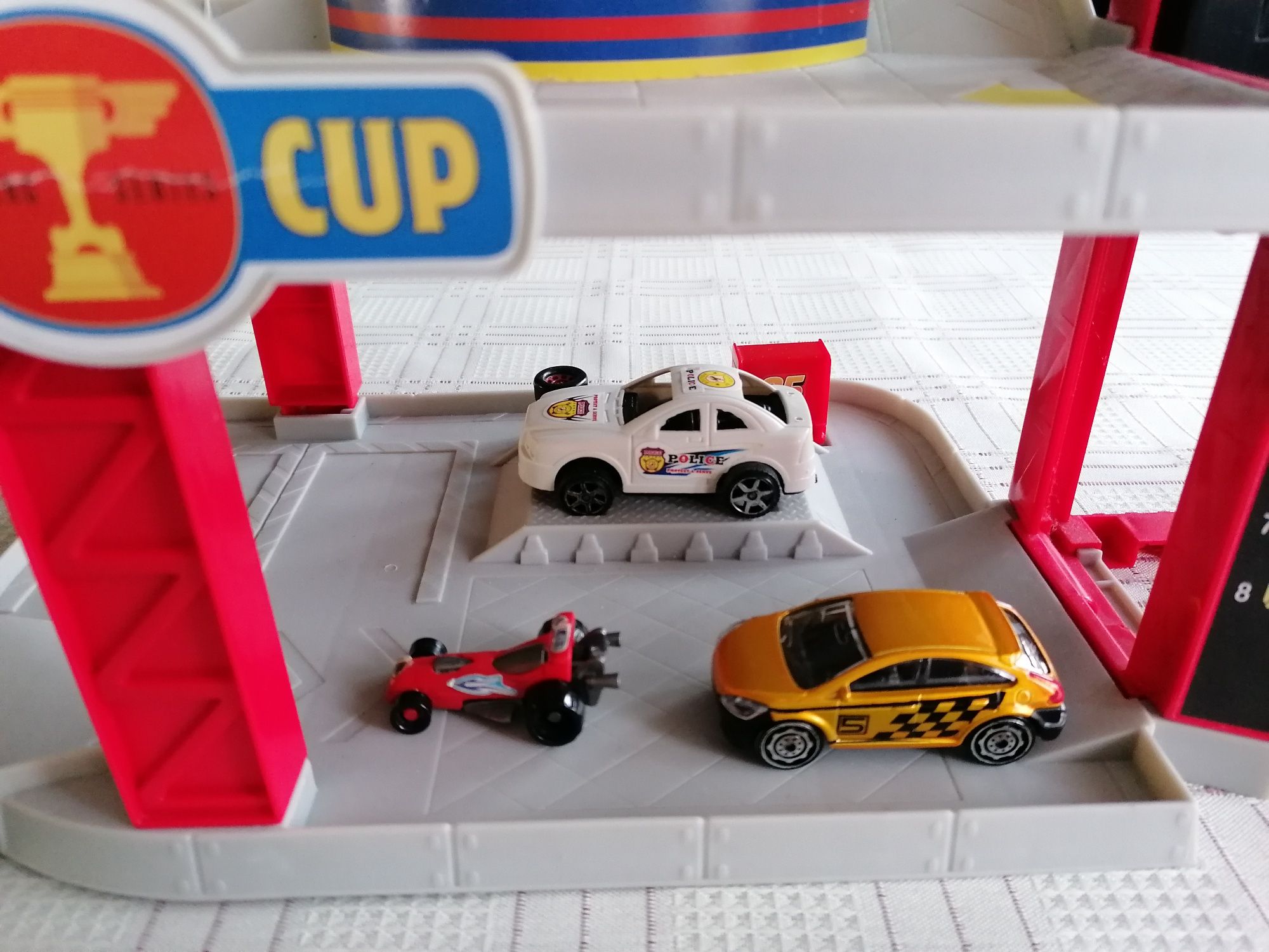 PISTON CUP - parking/garaż z windą  i 3 autka