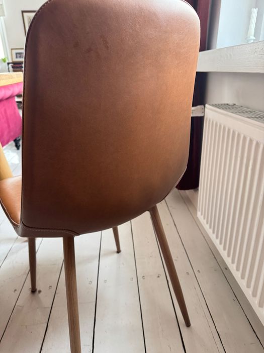 Krzesła do stołu w salonie, jadalni