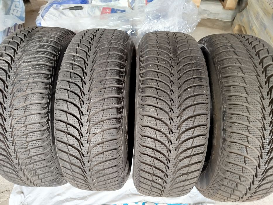 Шини зимові Goodyear 215/65 R16 98T