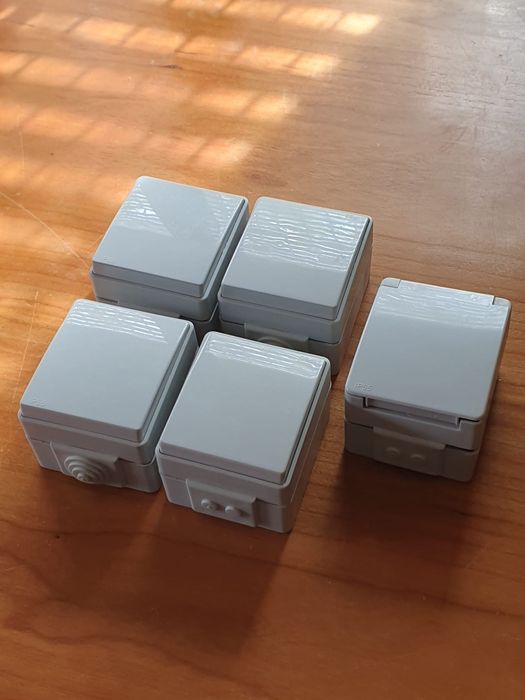 4 Comutadores Escada e 1 Tomada Tipo F Efapel IP65 (Valor Unitário)