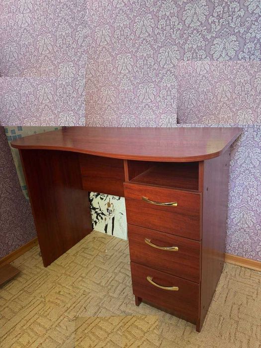 Продам стіл комп'ютерний