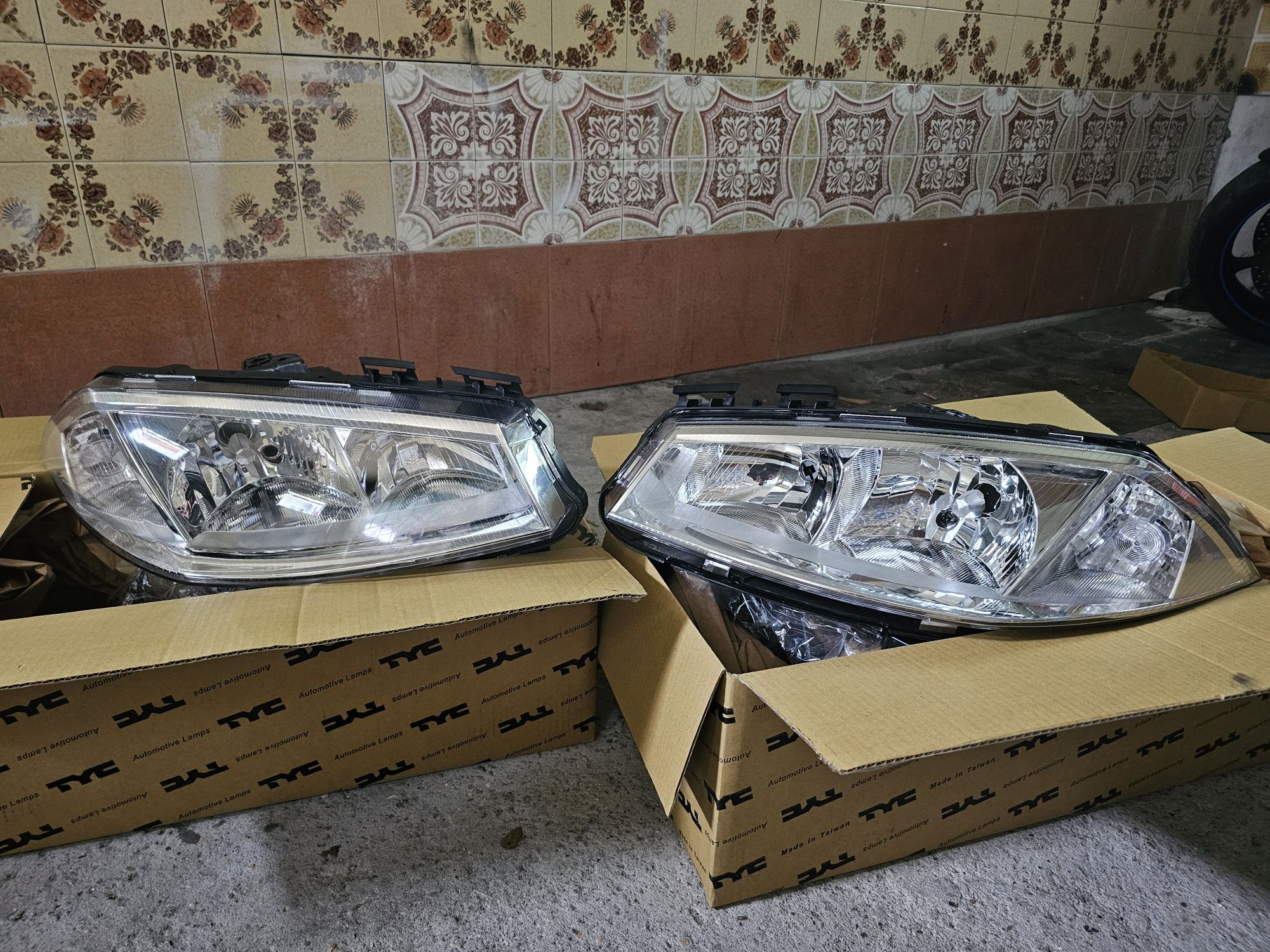 Faróis Renault Megane Novos