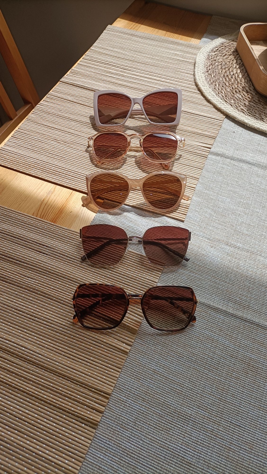Okulary przeciw słoneczne cena za sztukę  20 zł za wszystkie 80