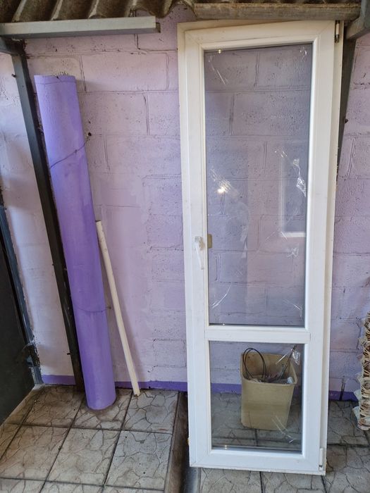 Продам дверь металлопластиковую