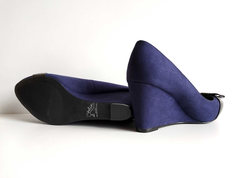 7294. M&S - ładne szafirowe koturn 39,5.