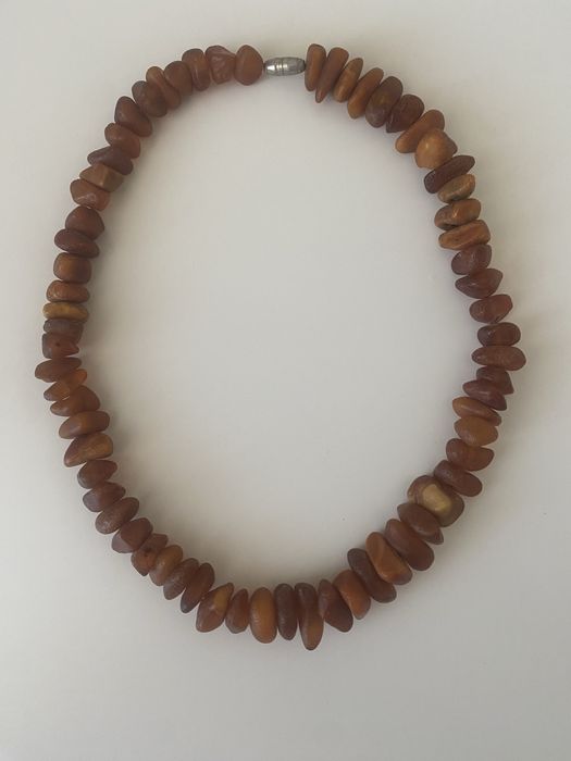 Янтарне намисто, не шліфоване