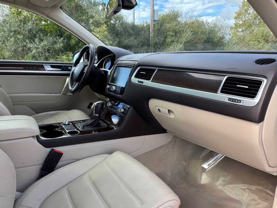 Volkswagen Touareg      2016