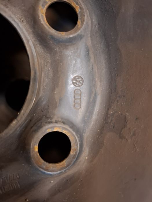 Komplet felg stalowych 16 cali 5x100 Oryginalne  VW Golf Skoda