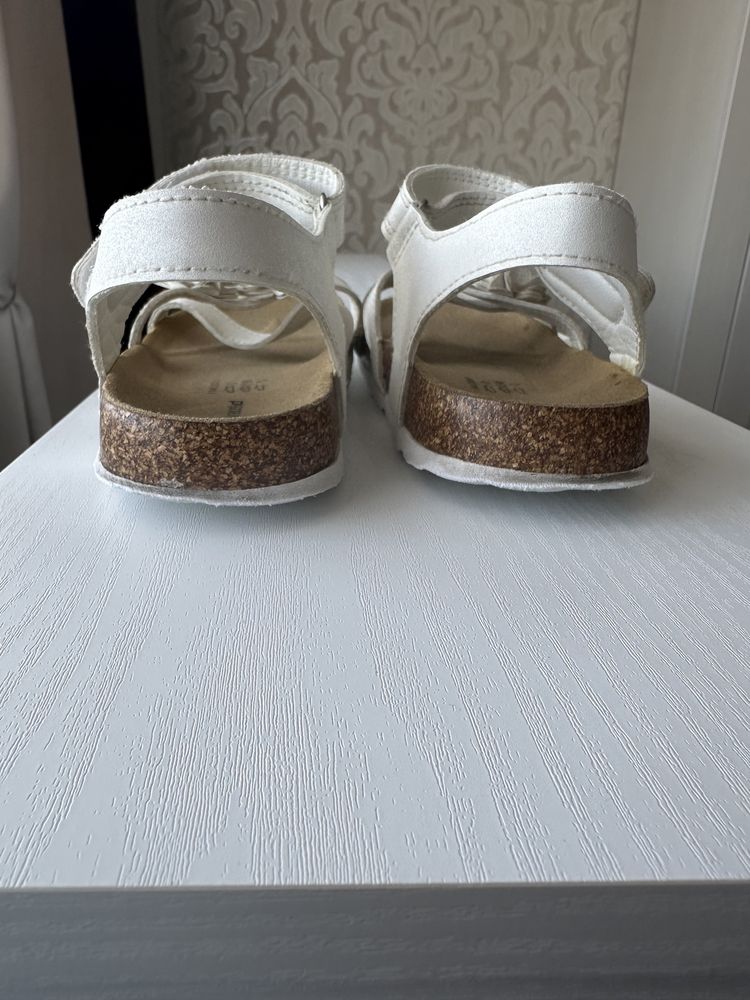Продам взуття дитяче Graceland розмір 32  у гарному стані.