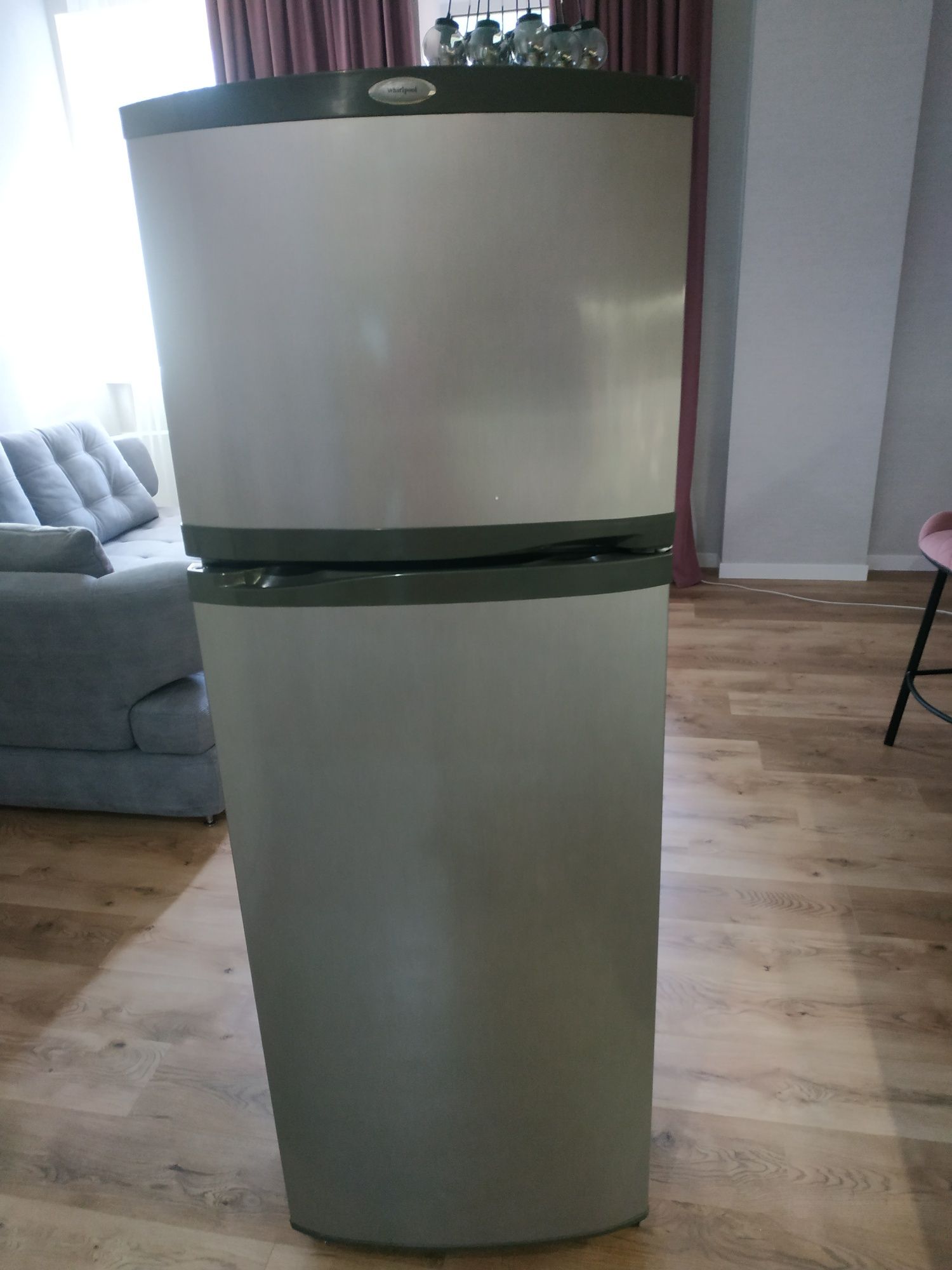 Продам холодильник Whirlpool
