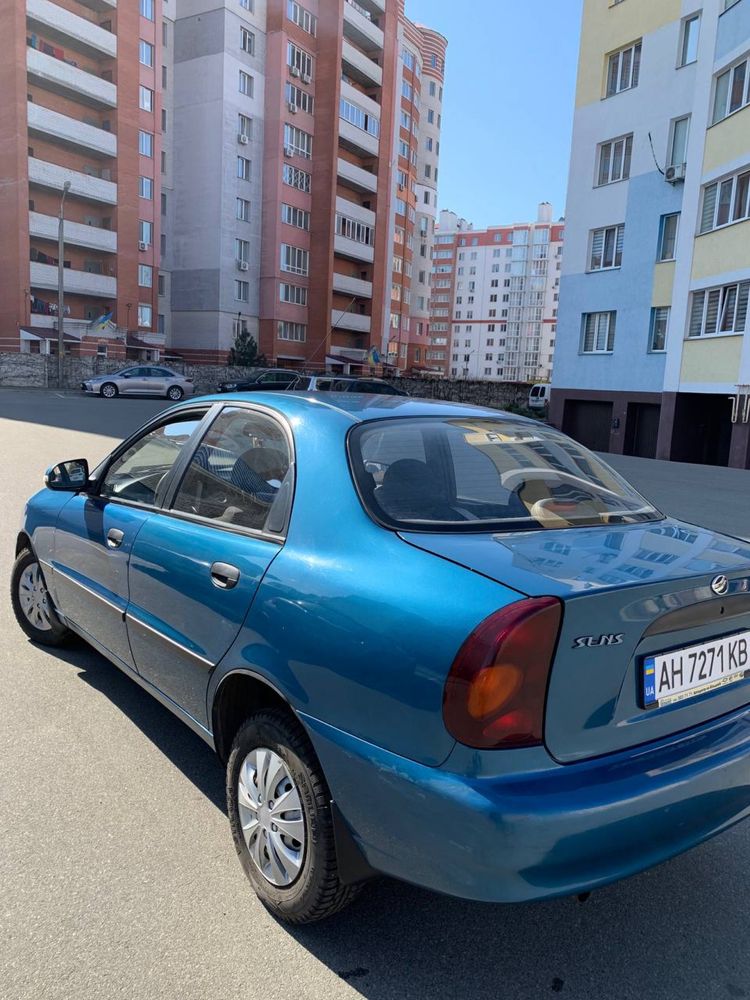 Автомобиль Daewoo Sens