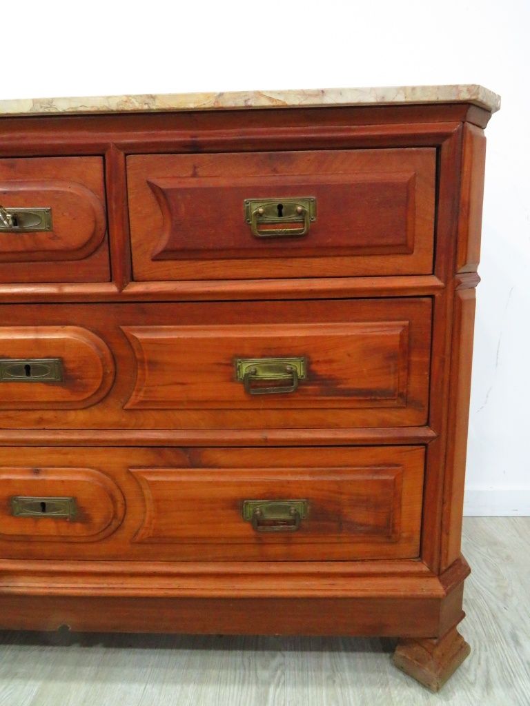 Cómoda com 3 + 2 gavetões.