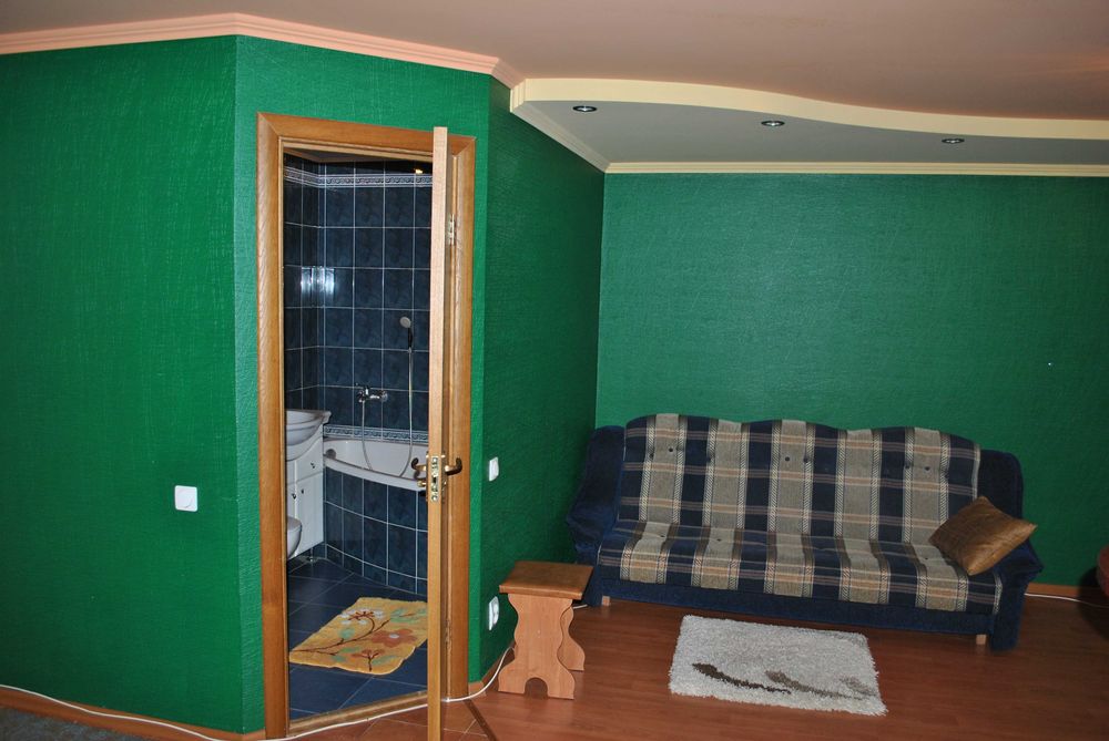 Однокімнатна центр  Небесноі Сотні  8000 + КП