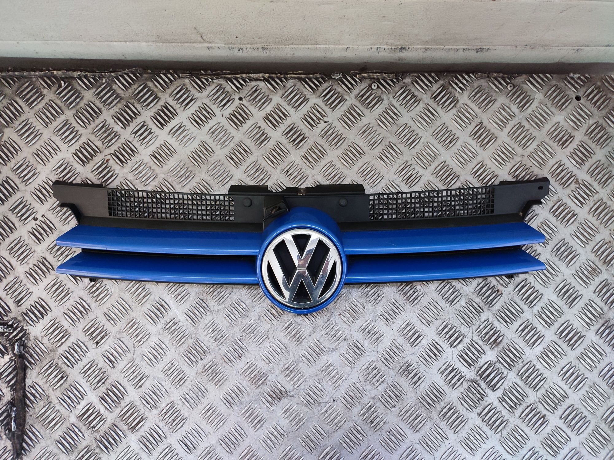 VW Golf IV grill atrapa zderzaka przód przednia