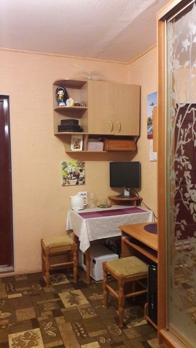 Продам 1 комнатную гостинку в районе Одесской