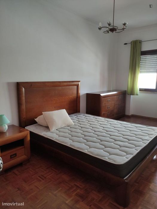 Quarto - localizado em Setubal