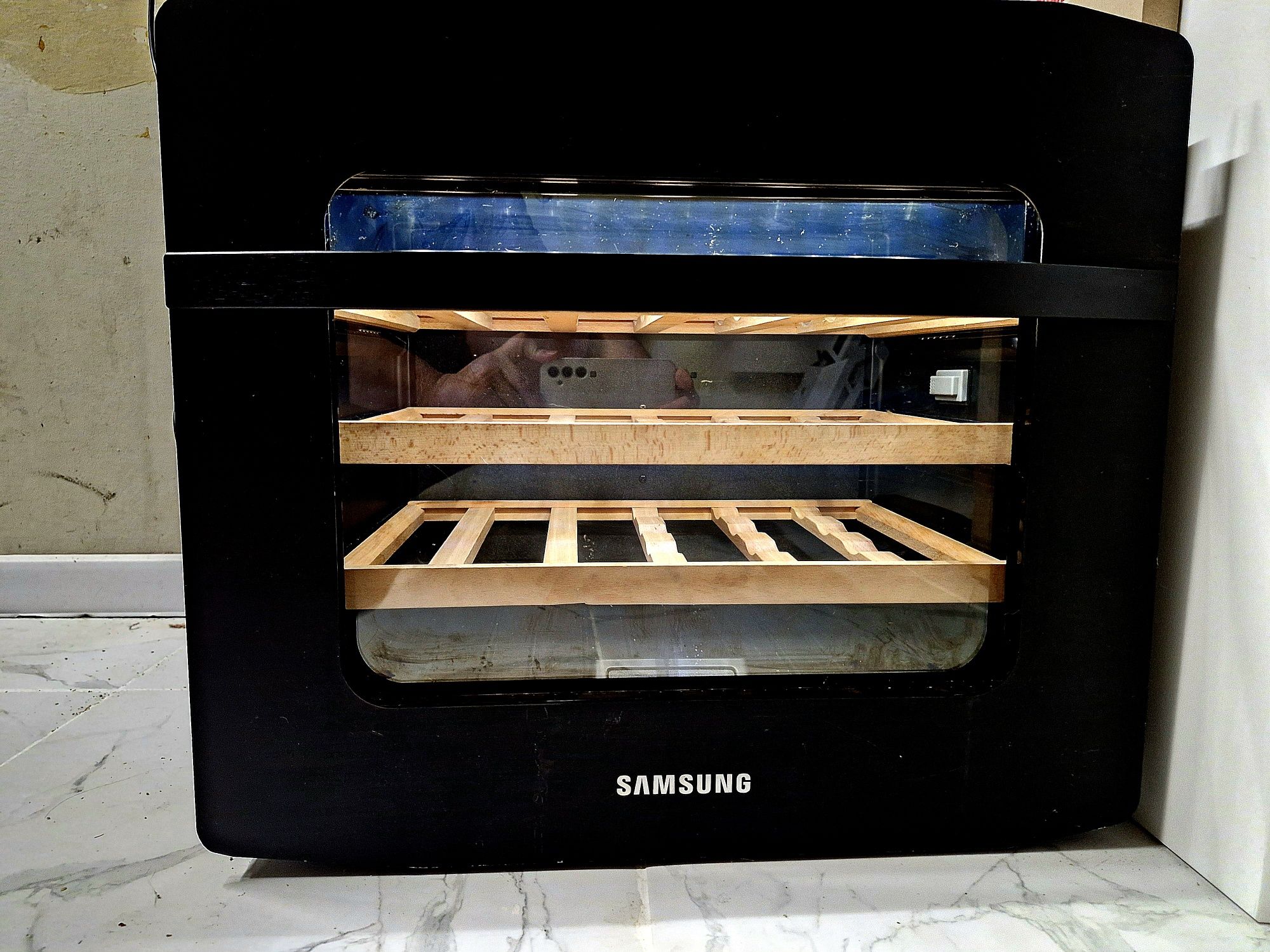 Холодильник під забудову ( Samsung ) Klarstein Vinsider 24 Onyx Black