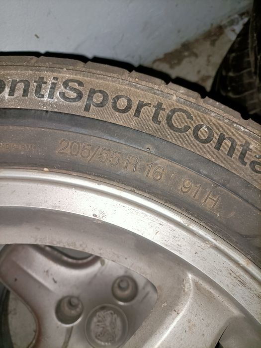 Lote de pneus e jantes