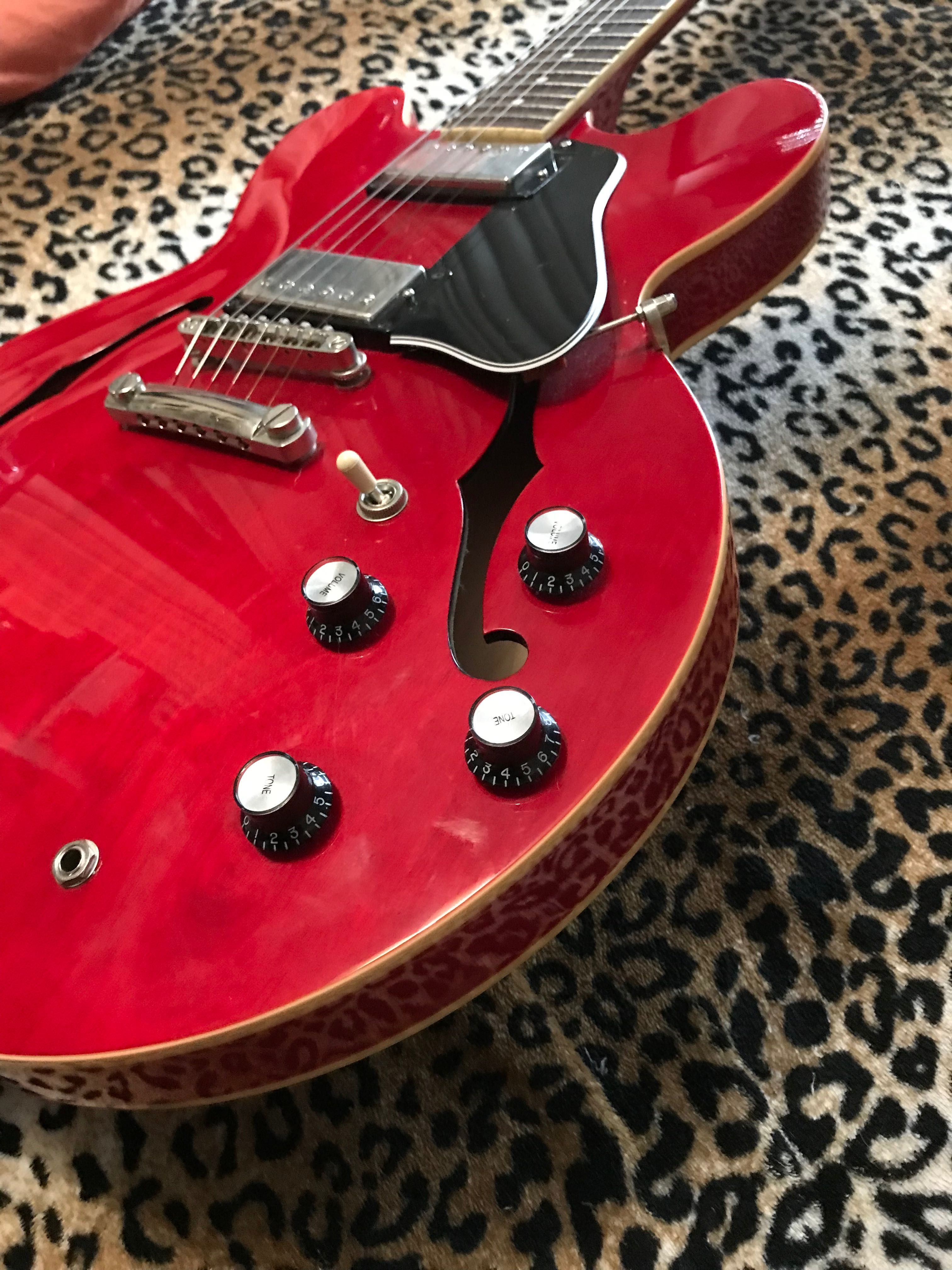 Epiphone ES-335 cherry red inspired by Gibson series