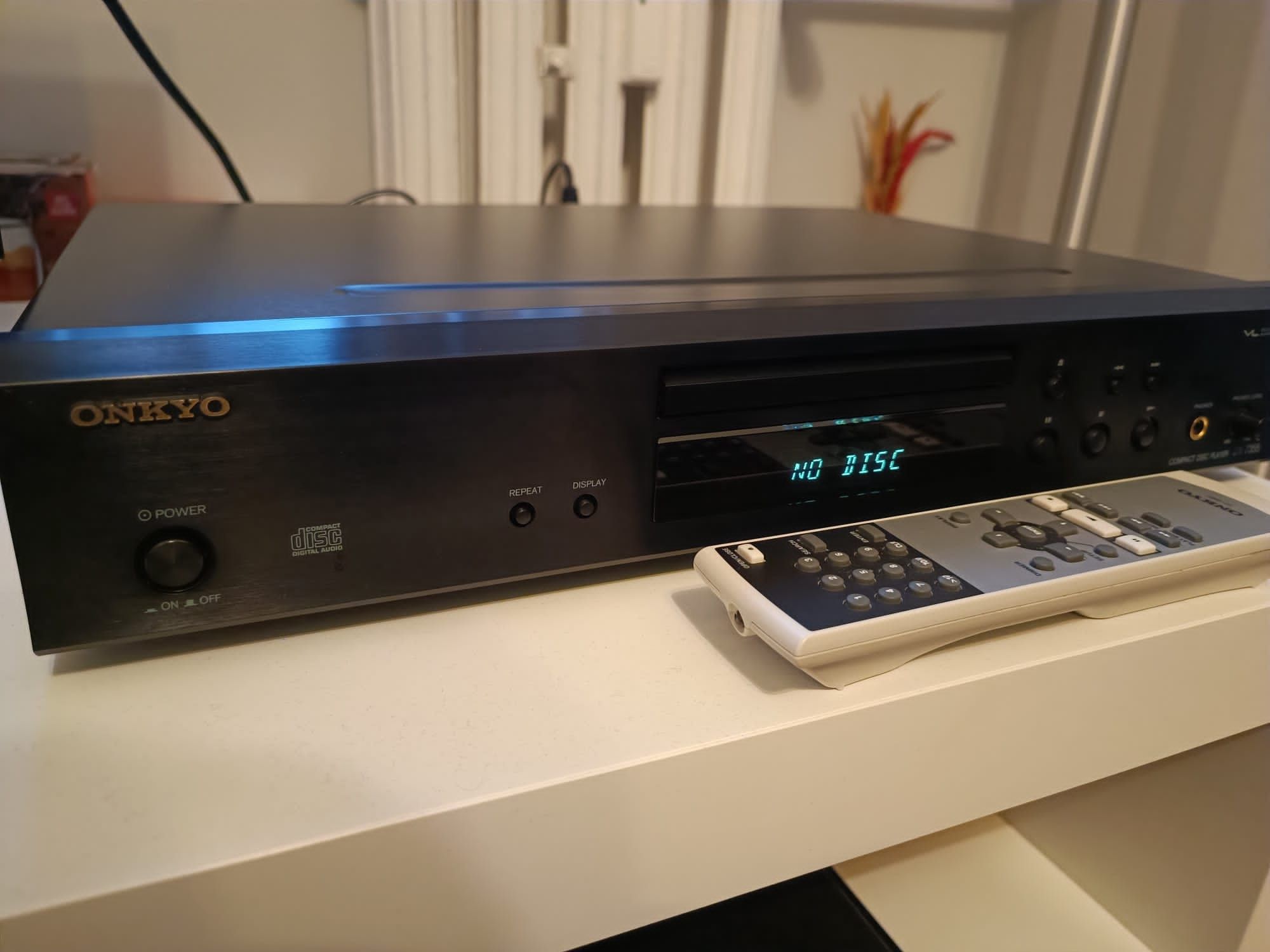 Onkyo CD DX-7355 z pikotem.