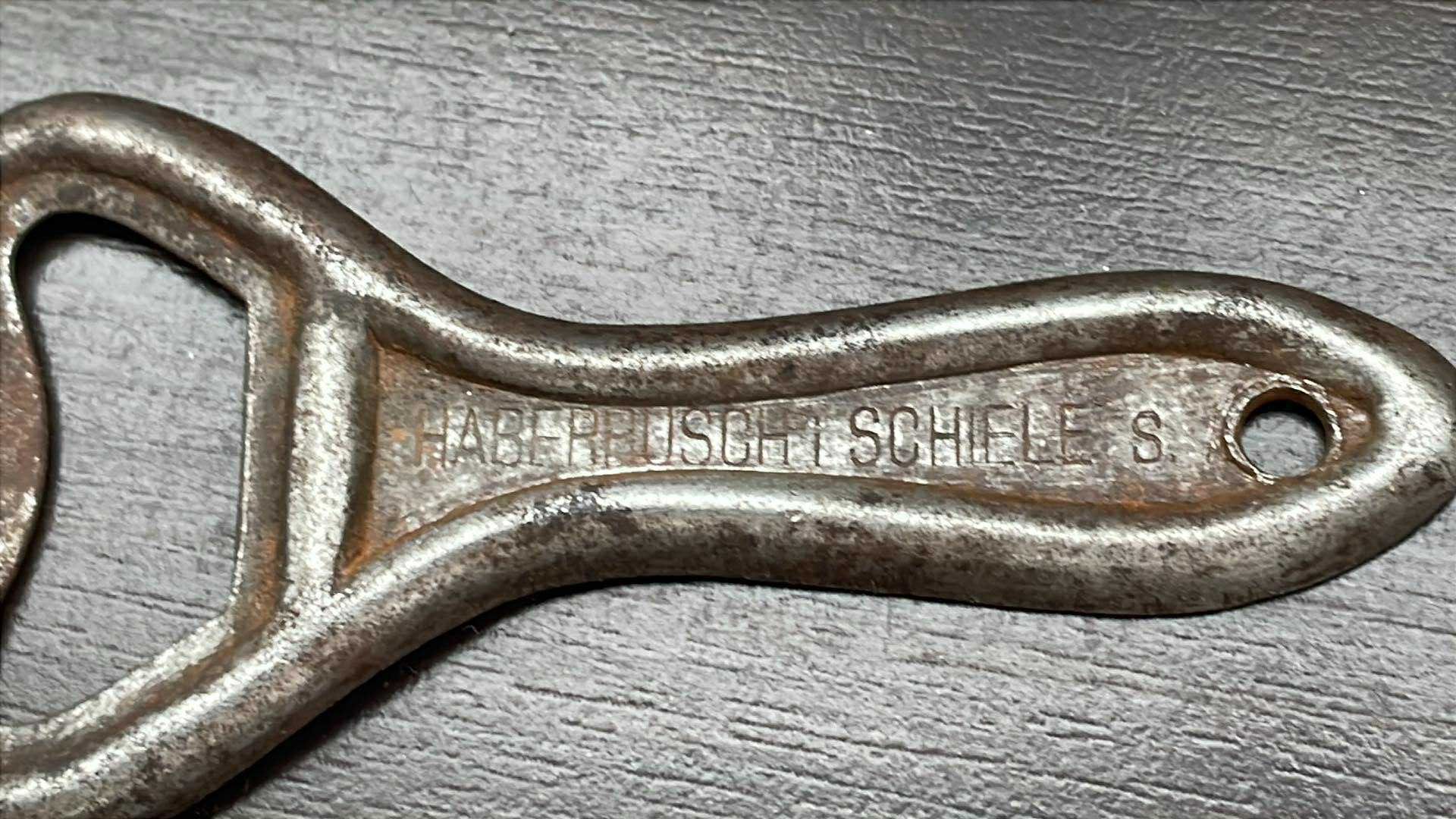 2 Przedwojenne otwieracze do piwa HABERBUSCH i SCHIELE S.A.
