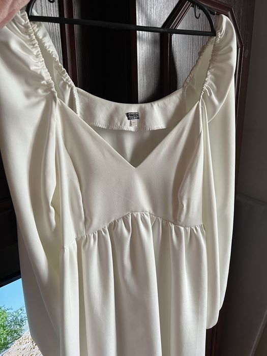 Женское платье в идеальном состояние, одевалось один раз, размер М