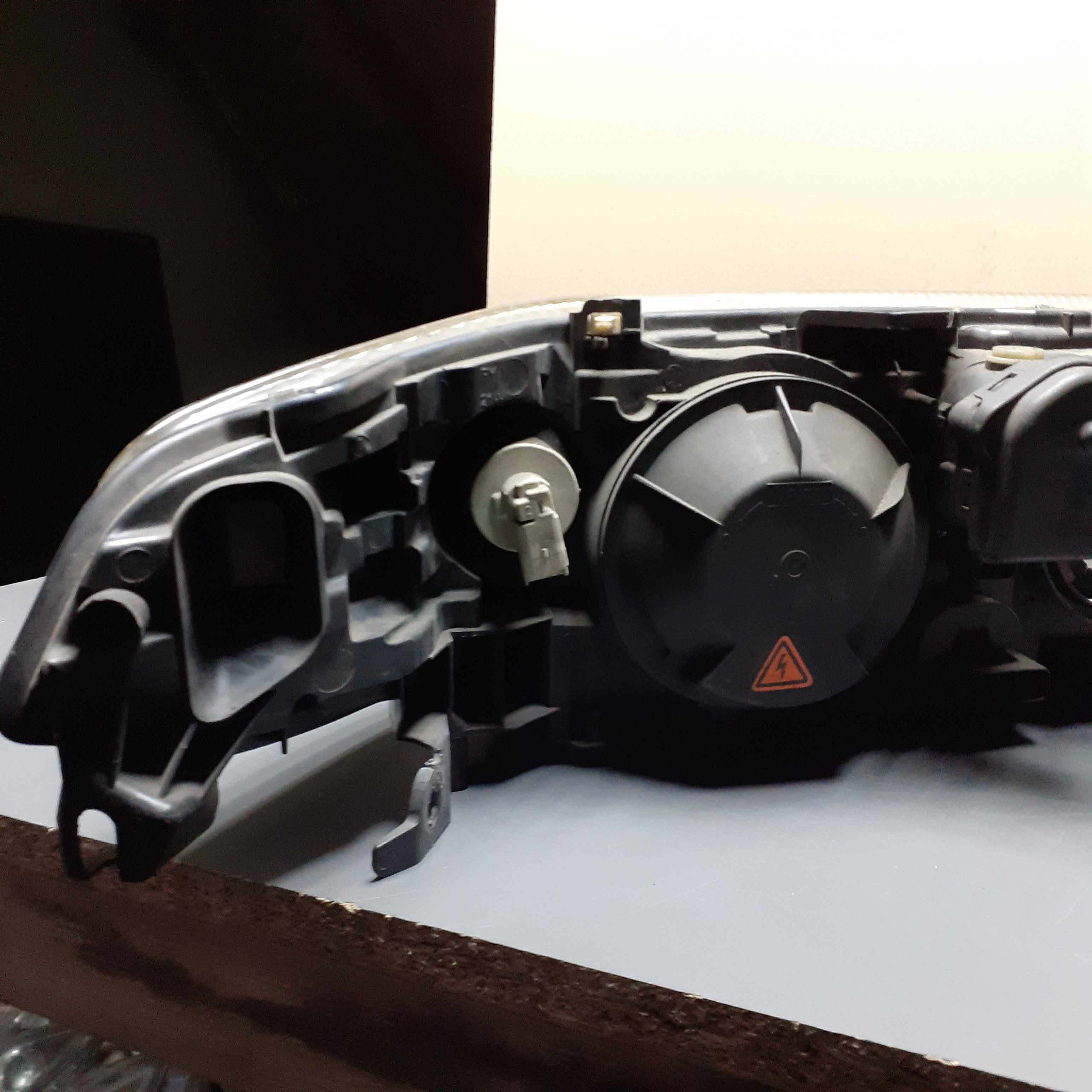 Lampa przednia Renault Laguna II Ksenon lewa