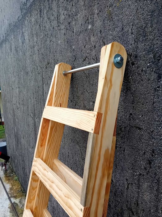 Escadote de madeira
