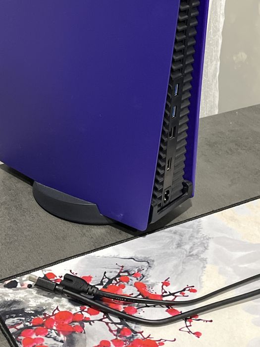 PS 5 б/у, в коплекті чіхол, 2 геймпада, гра GTA 5