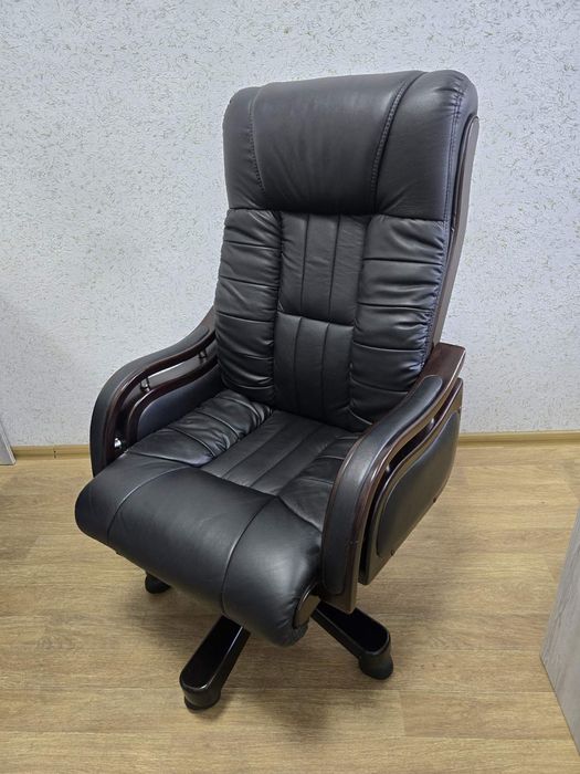 Крісло керівника шкіряне