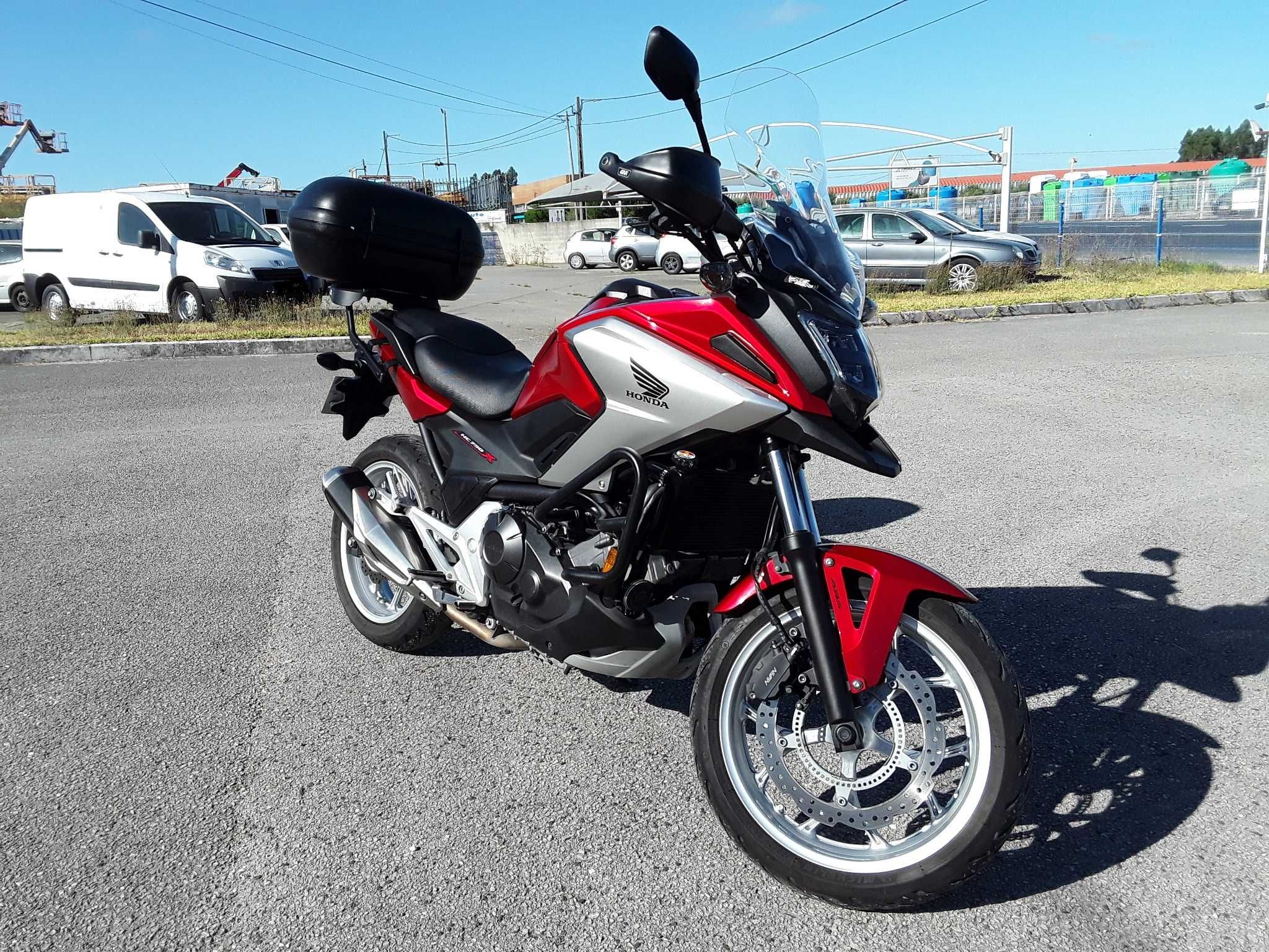 Honda NC750X só 23.000Kms
