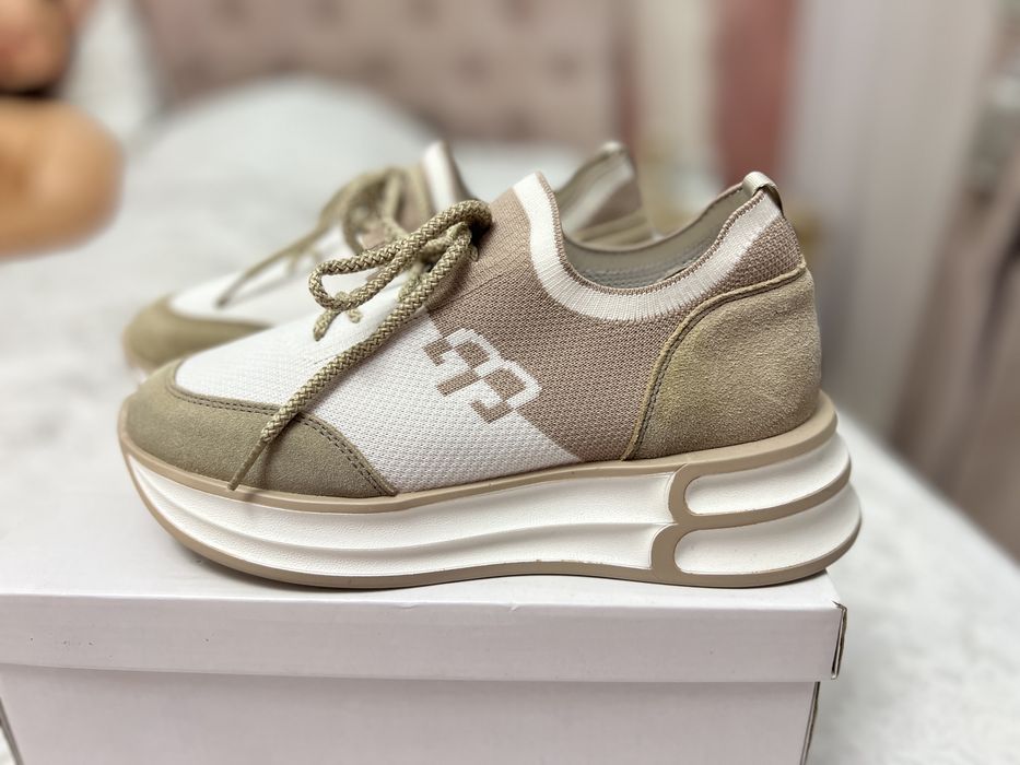 Кросівки жвночі 39 р Vitto Rossi Baldinini