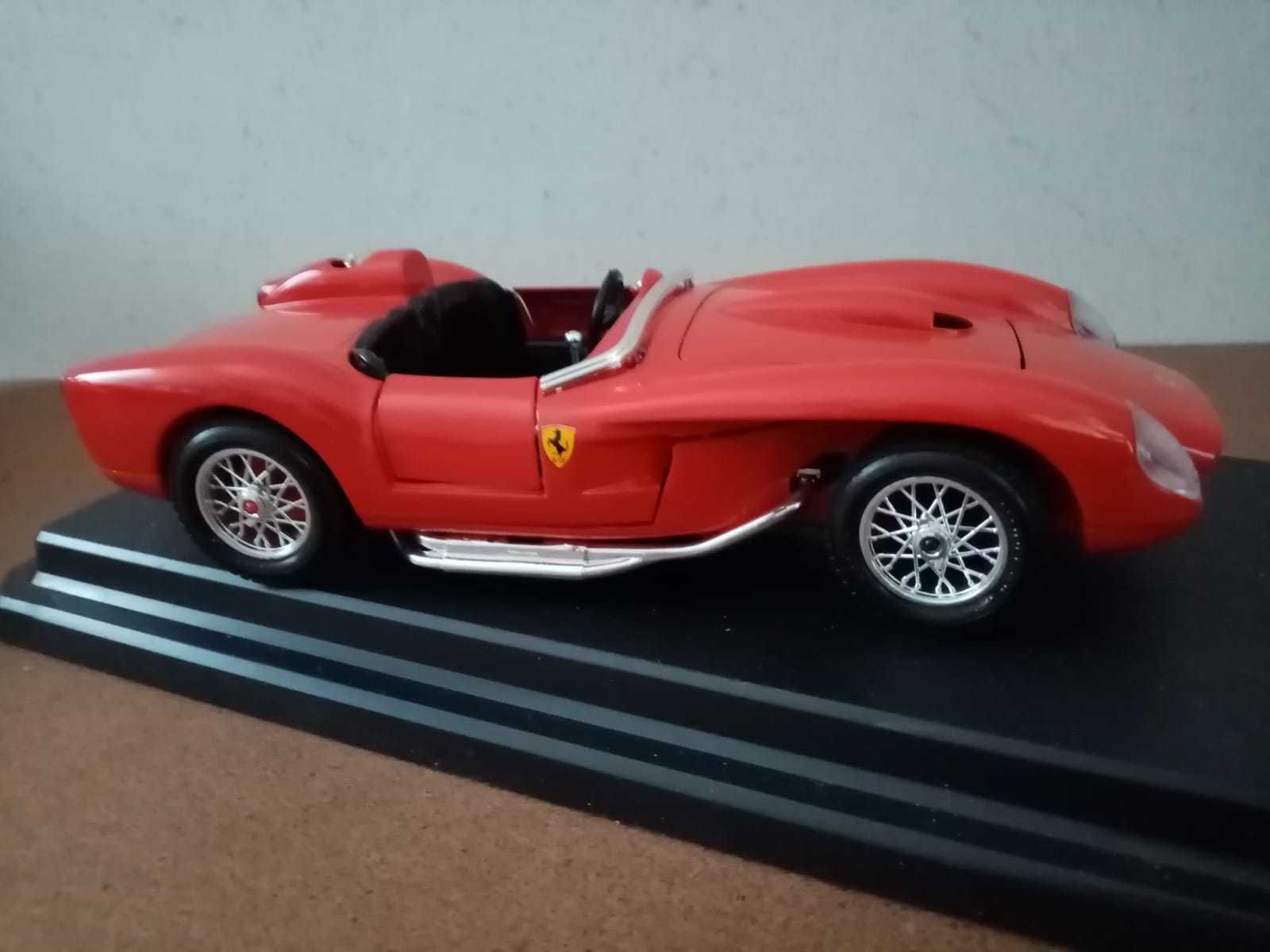 miniatura automóvel: Ferrari Testa Rossa, da Burago, ainda na caixa