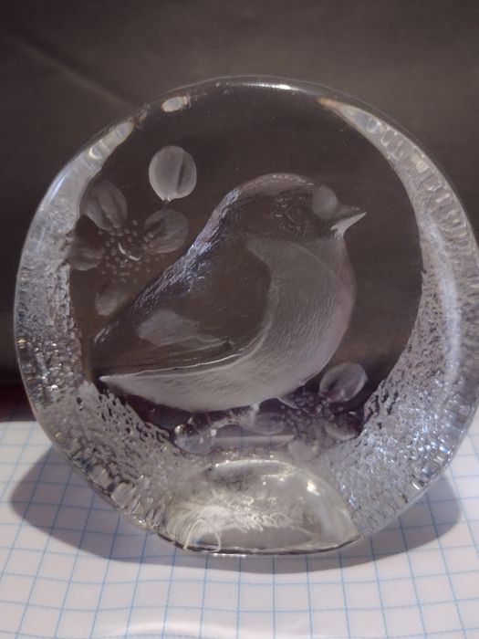 Вінтажний старовинний килимок з кришталю.