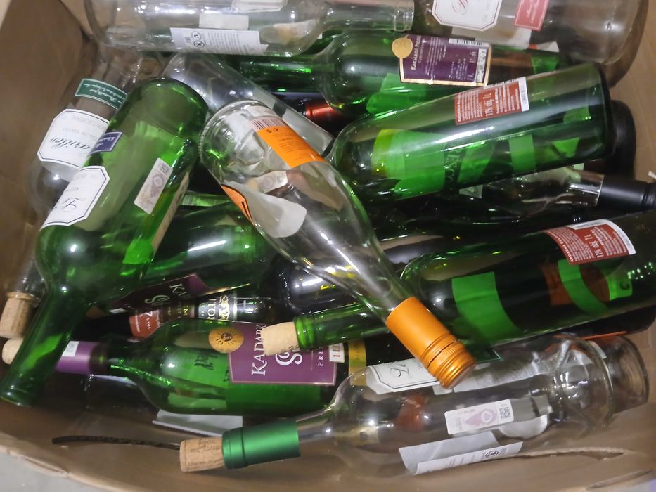 Szklane butelki 45 sztuk.