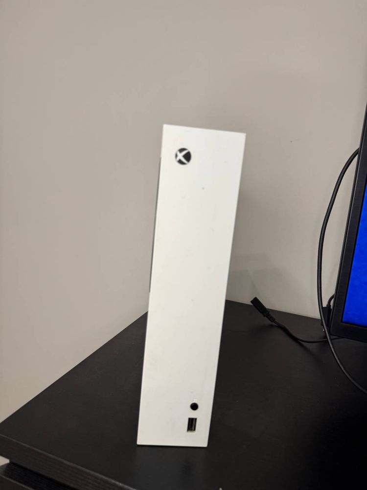 Продам Xbox Series S