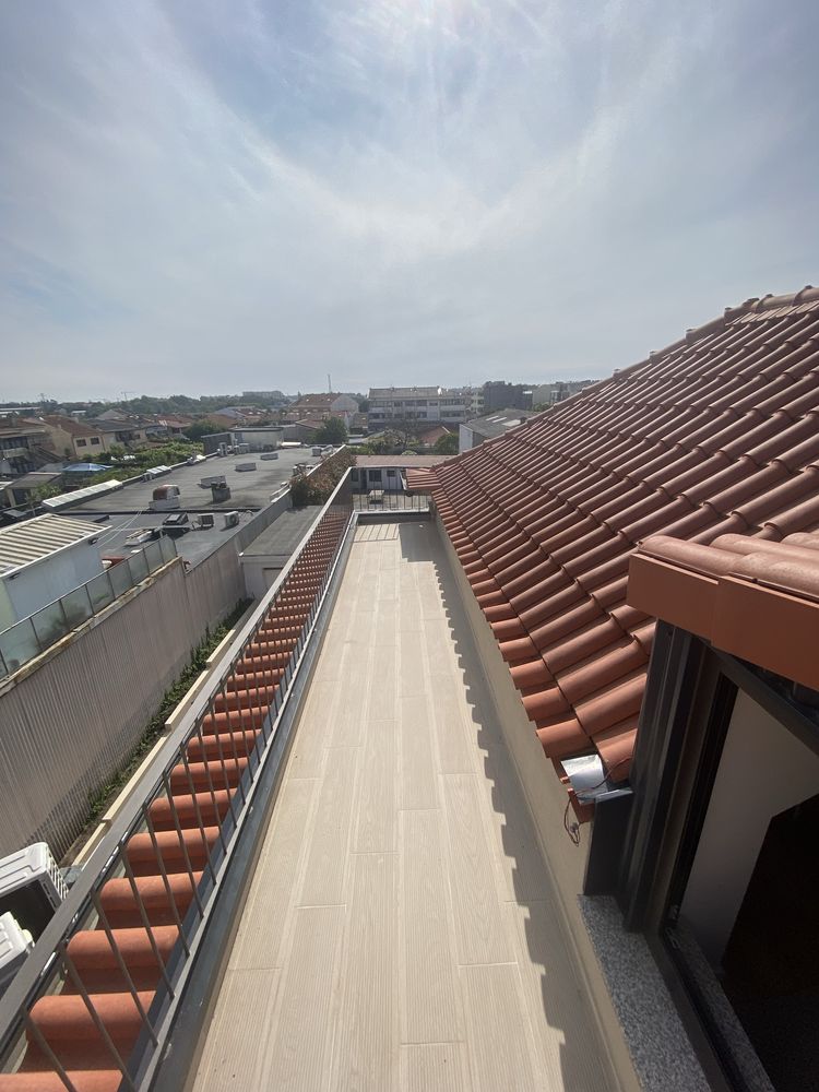 Moradia T3 ou T6 + Studio + 2 lojas