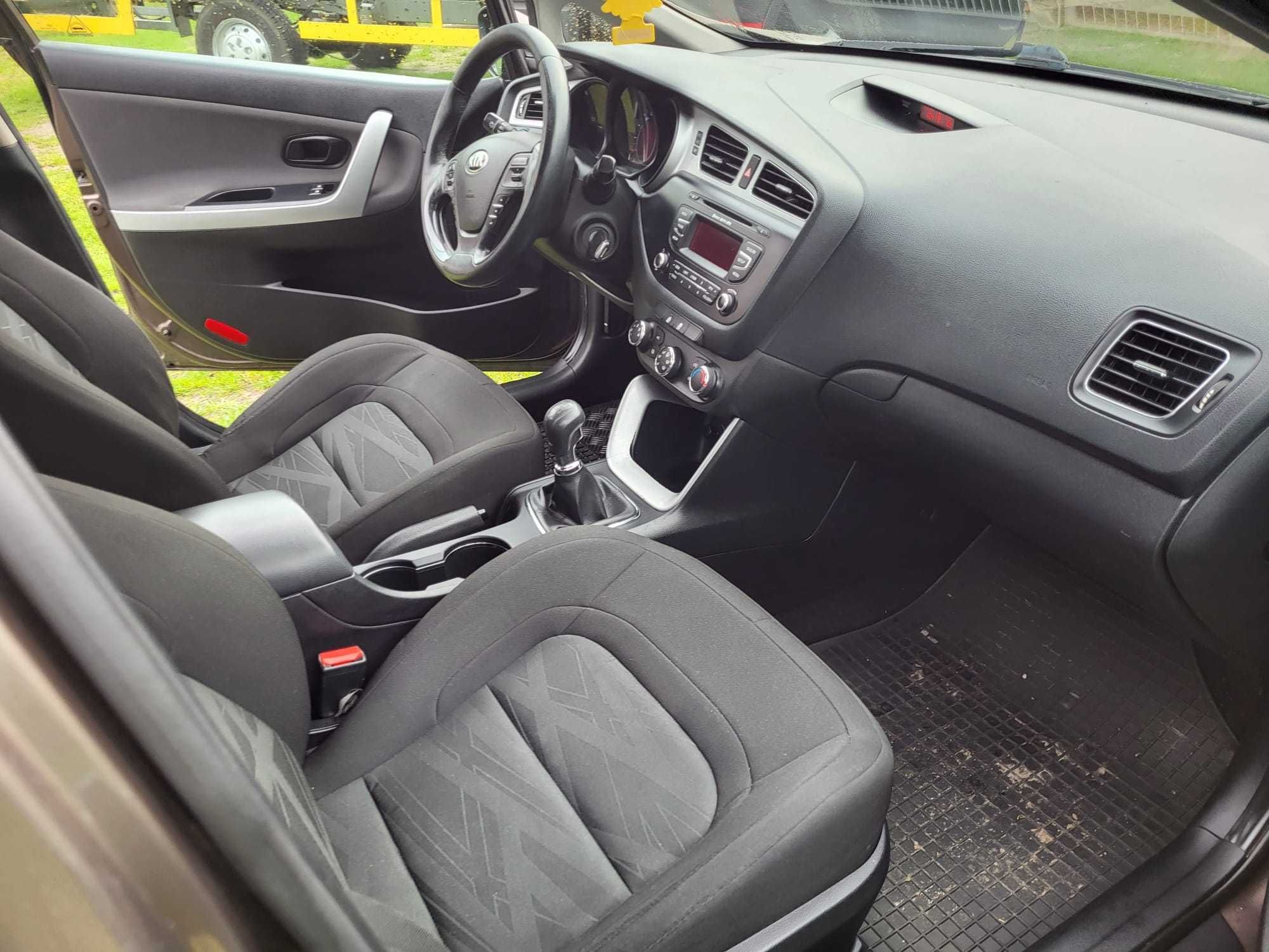 Sprzedam KIA CEED 2015 1.6GDI  z Polskiego salonu KREDYT